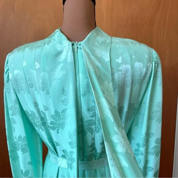 Vintage 80s Adele Simpson 100% Silk Seafoam Green Dress Long Sleeve Pleated 12 - Picture 9 of 16